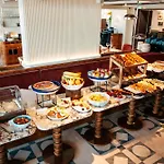 Port Palace 4*