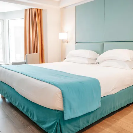 Port Palace Hotell 4*