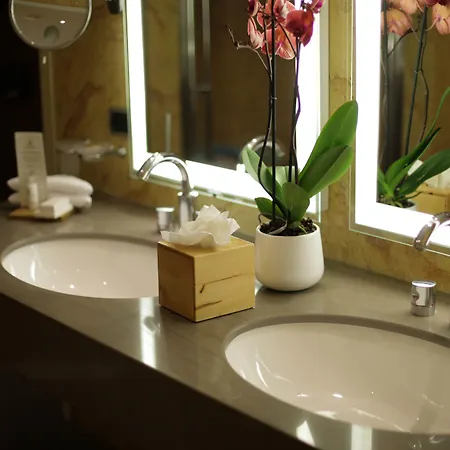 Port Palace Hotel 4*