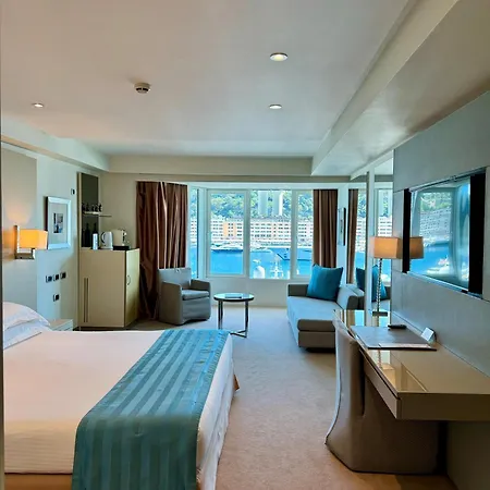 Ξενοδοχείο Port Palace 4*